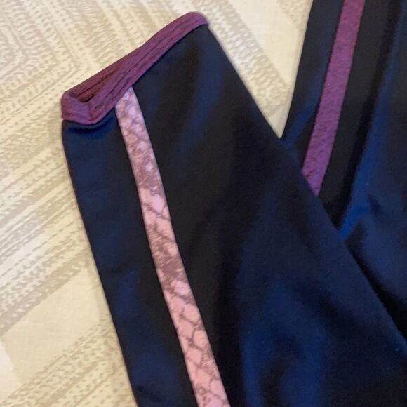 Strut This Black w Purple/Pink Side Stripe Legging - Picture 3 of 6